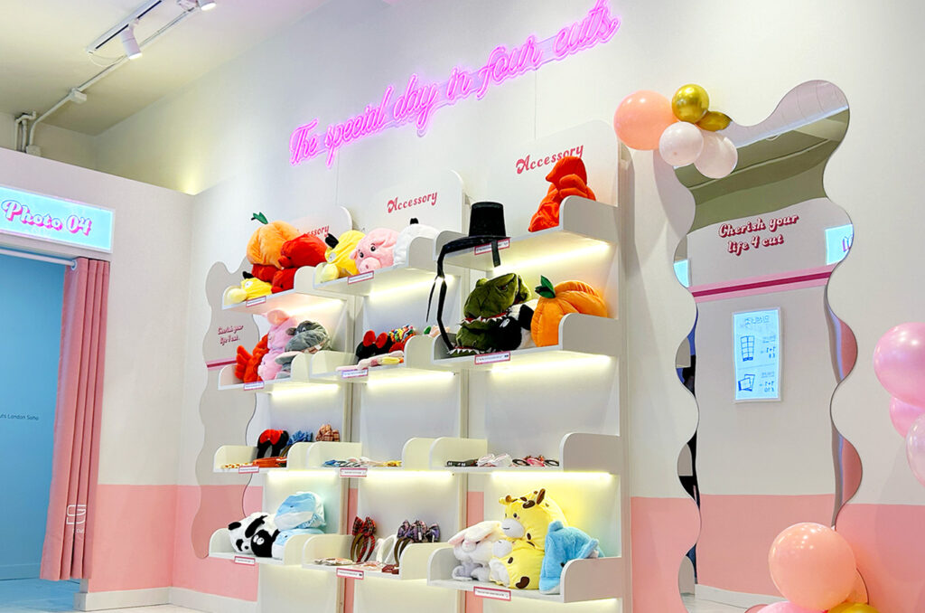 A photo of the accessory wall in a Life Four Cuts branch, which offers Korean photo booths
