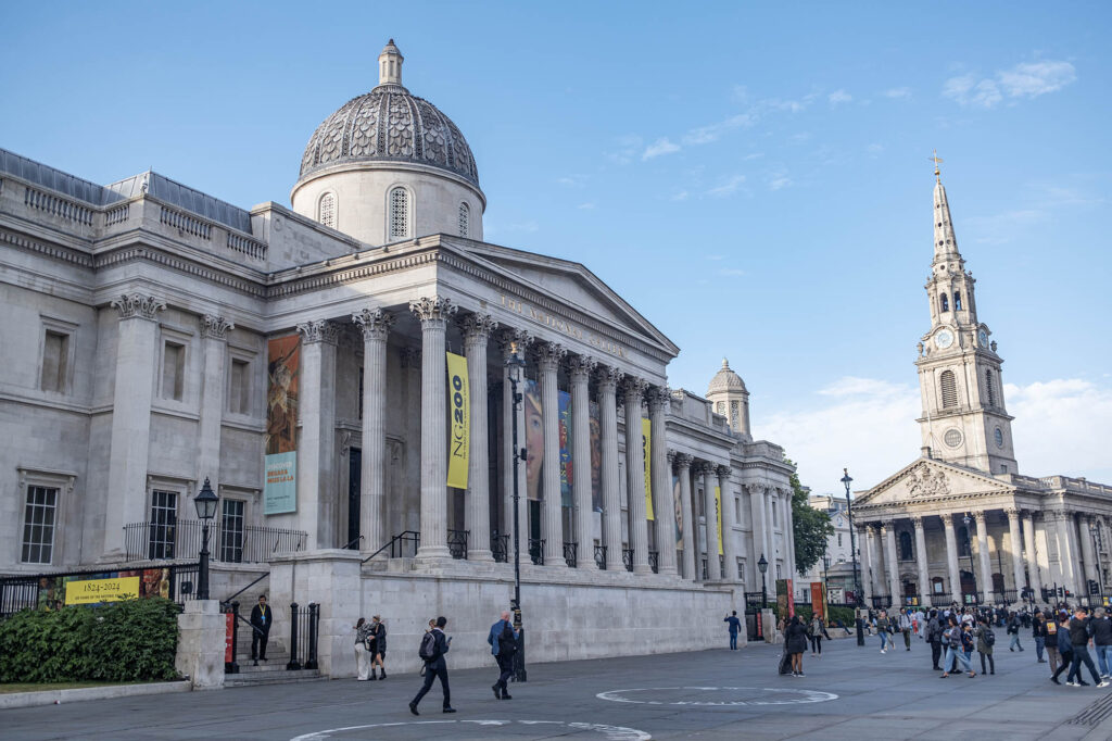 Photo of the National Gallery and St Martin-in-the-Fields church on Trafalgar Square in London